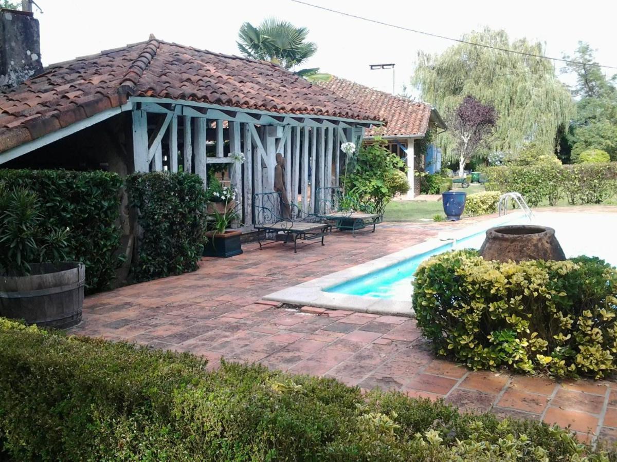 Les Hotes Des Guillemets Laglorieuse Exterior photo